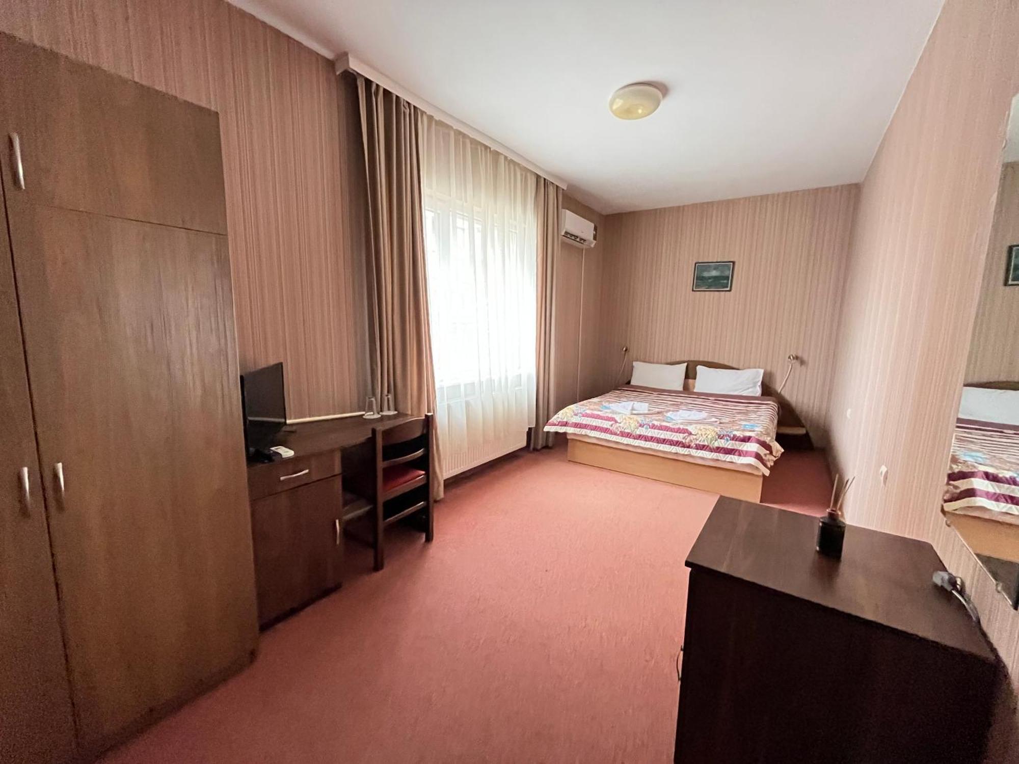 Park Hotel Ivailo Veliko Tŭrnovo Quarto foto