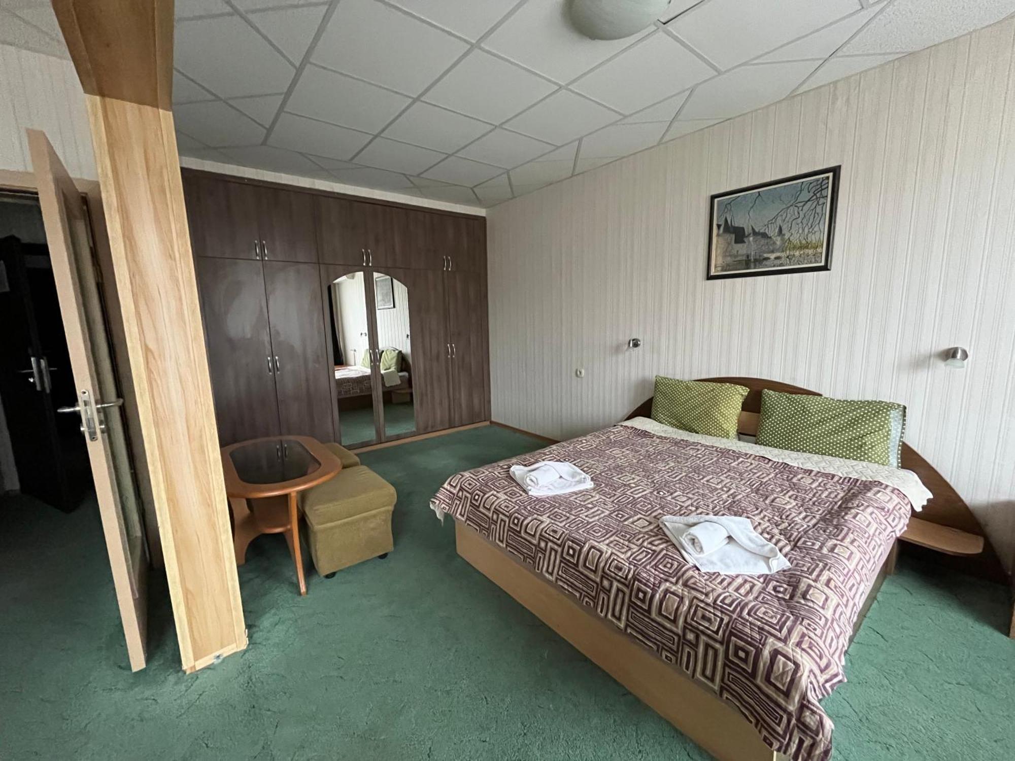 Park Hotel Ivailo Veliko Tŭrnovo Quarto foto